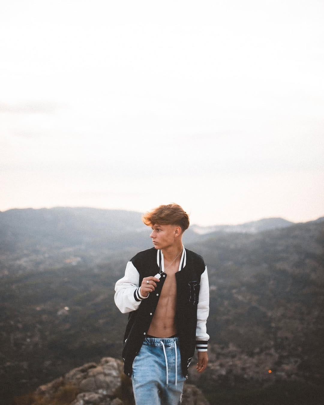 Post 10 by Hugo Obrador Albons on Instagram (carousel)