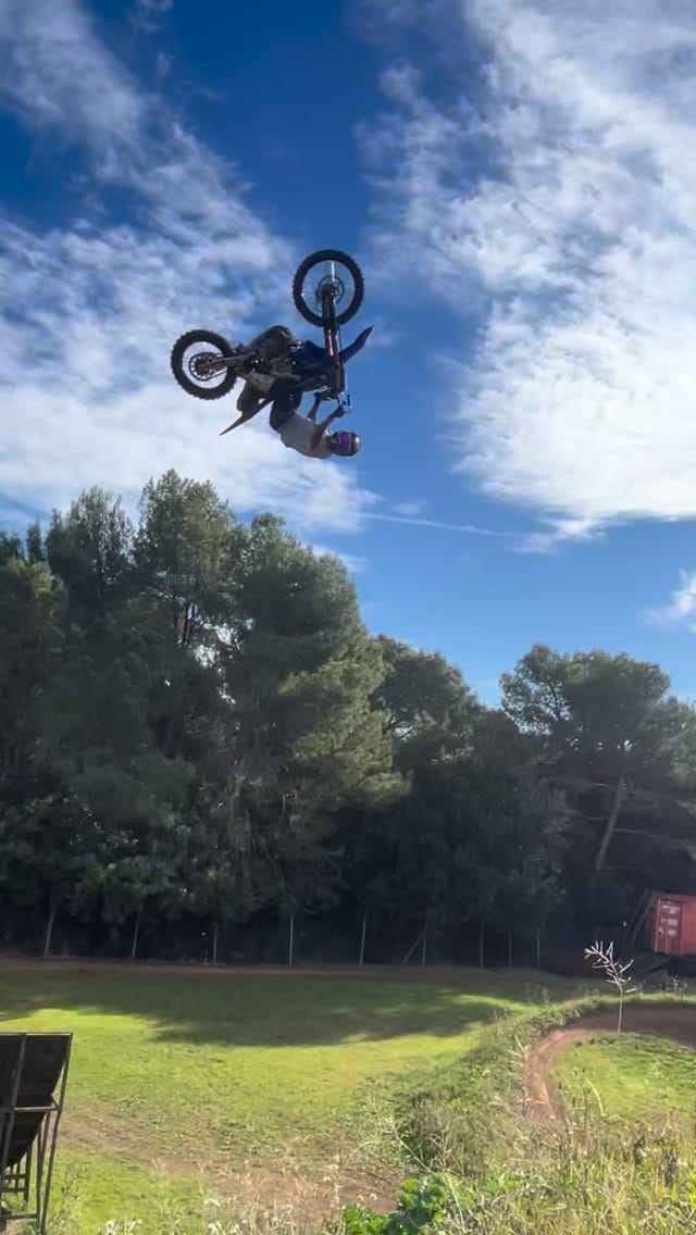 Post 7 by Andreu Lacondeguy on Instagram (video)