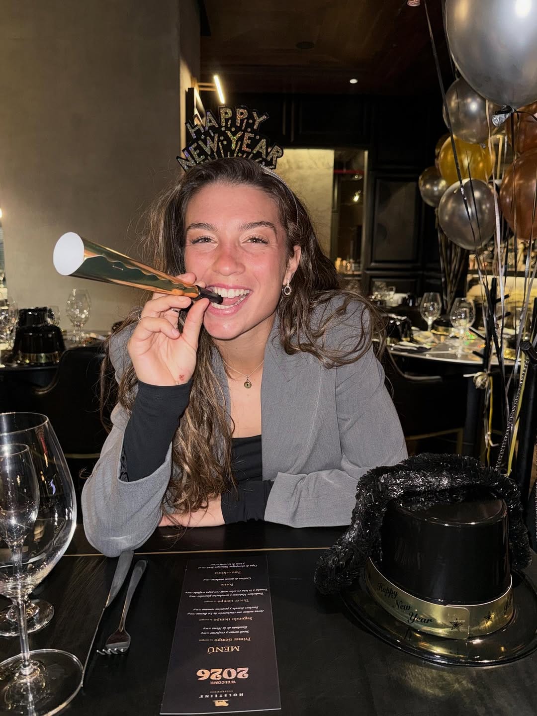 Post 7 by 𝐒𝐈𝐋𝐕𝐈𝐀  𝐋𝐋𝐎𝐑𝐈𝐒 on Instagram (carousel)