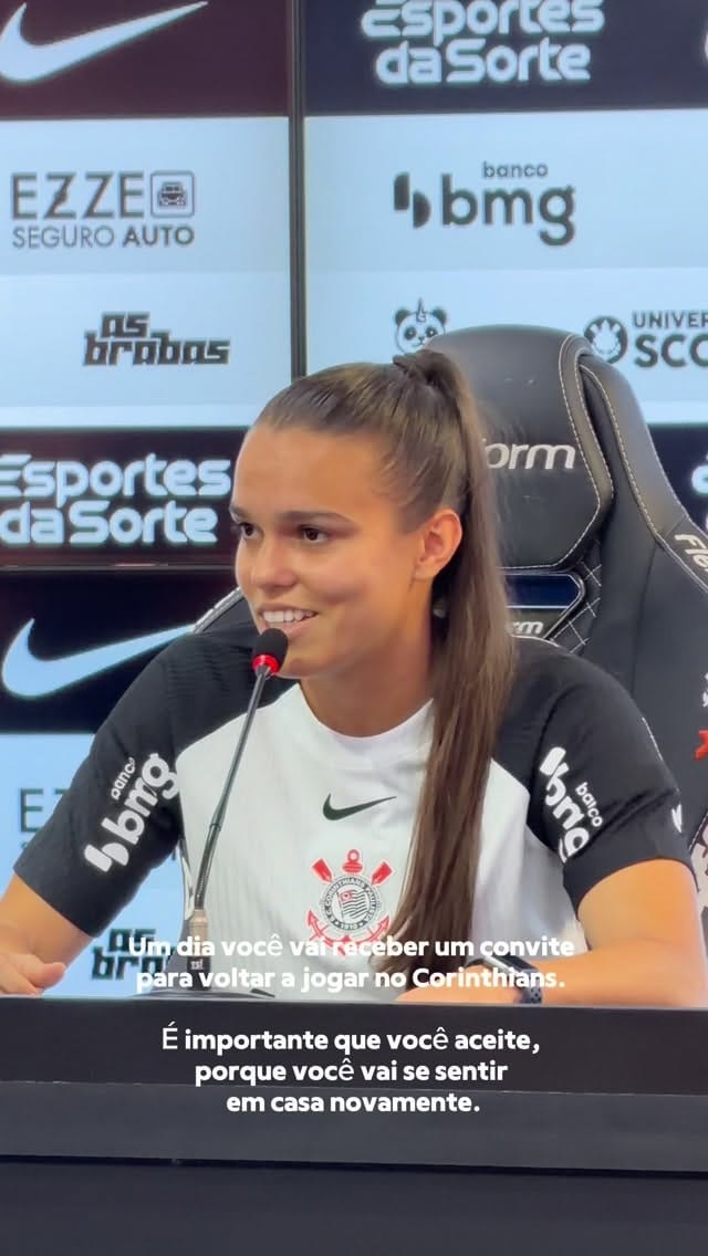 Post 4 by Ana Vitória on Instagram (video)