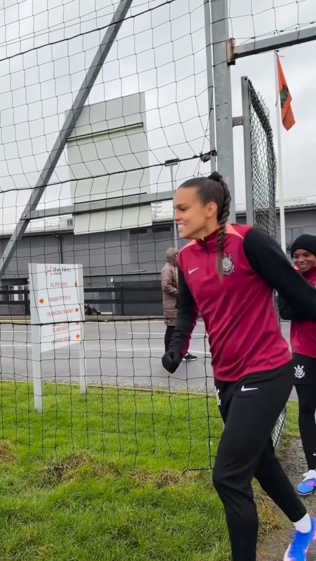 Post 1 by Ana Vitória on Instagram (video)
