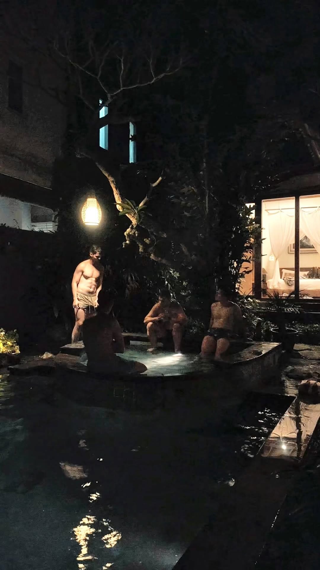 Post 8 by Álvaro de Francia on Instagram (video)