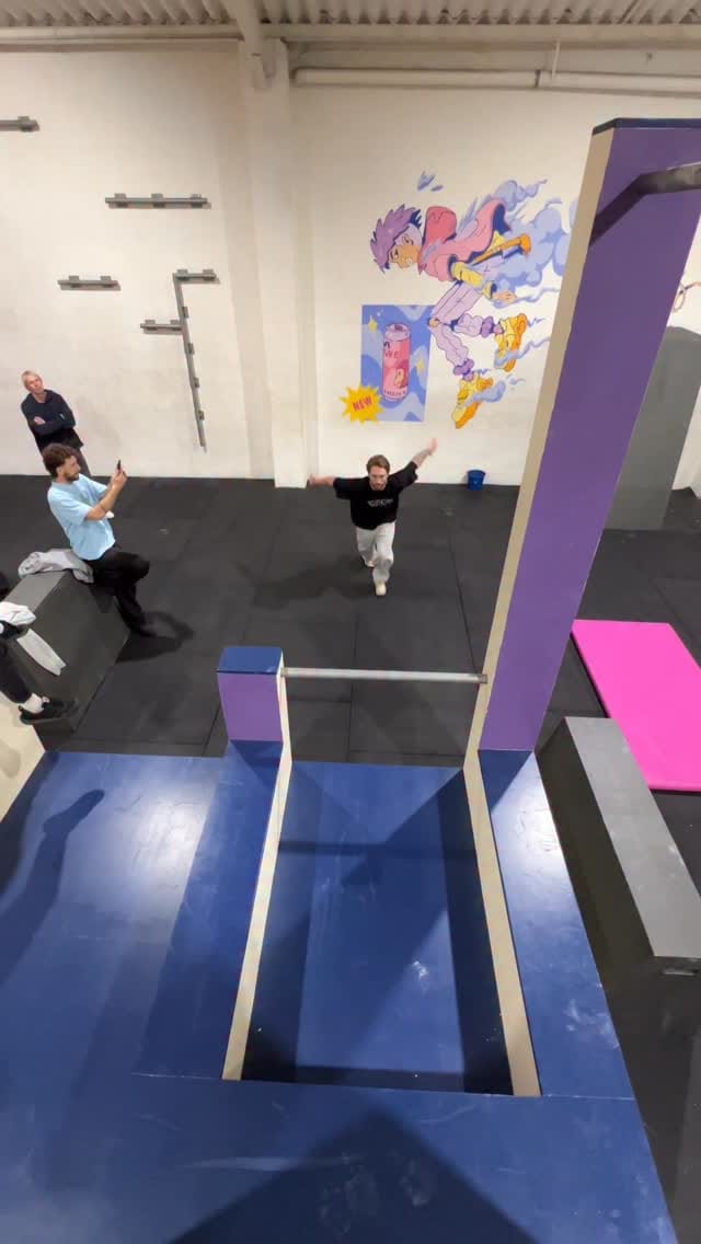 Post 5 by Shifer on Instagram (video)