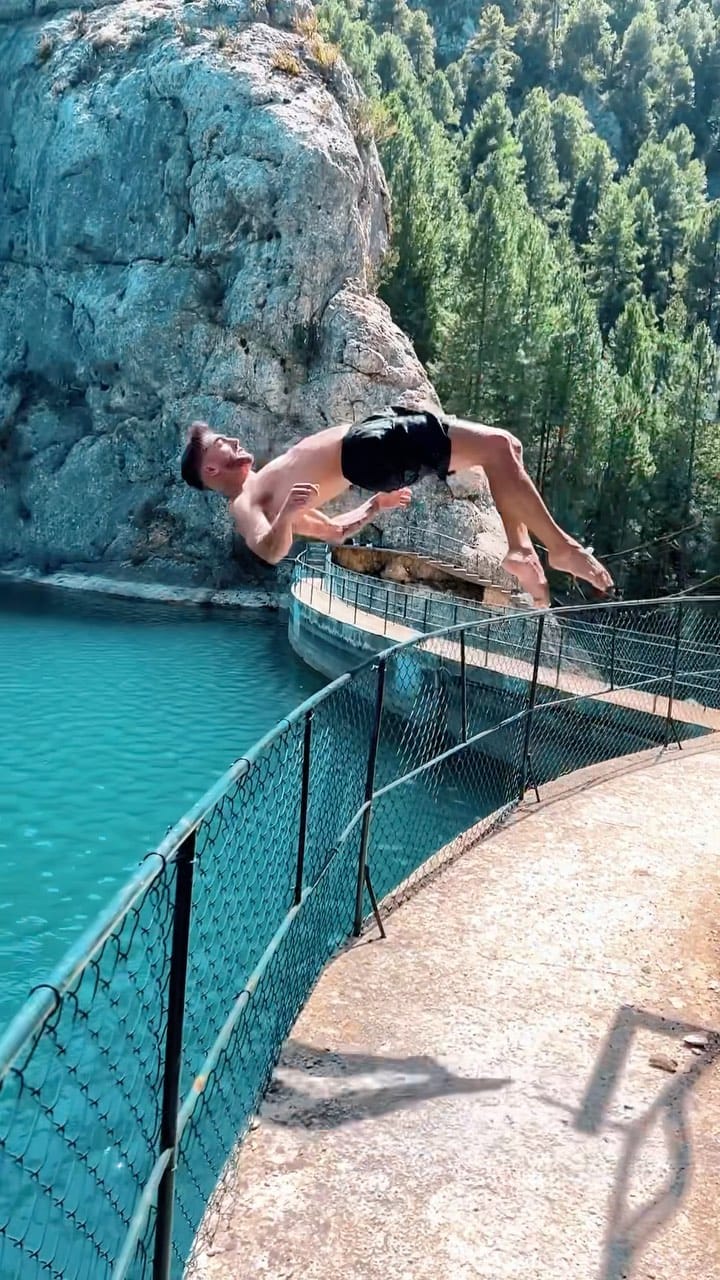 Post 10 by Shifer on Instagram (video)