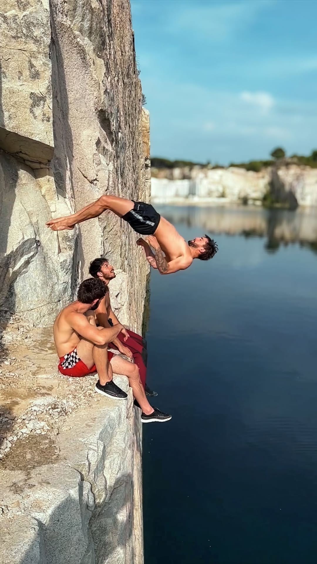 Post 9 by Shifer on Instagram (video)
