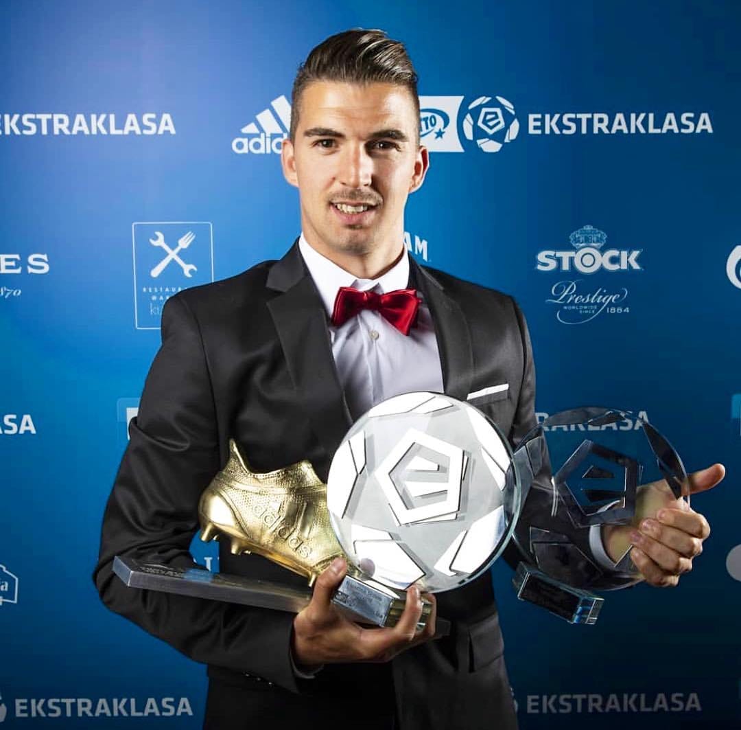 Post 10 by ⚽️Football player⚽️🇪🇸Carlitos🇪🇸 on Instagram (image)