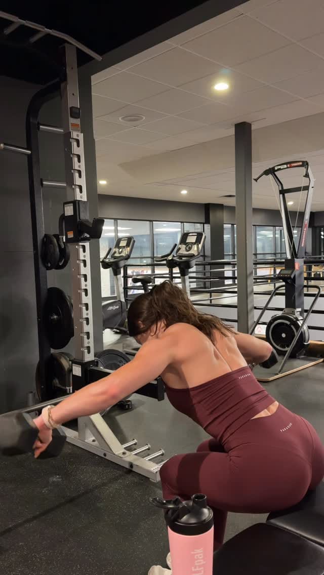 Post 2 by Sydney 💪🏻💅🏻 Online Personal Trainer on Instagram (video)