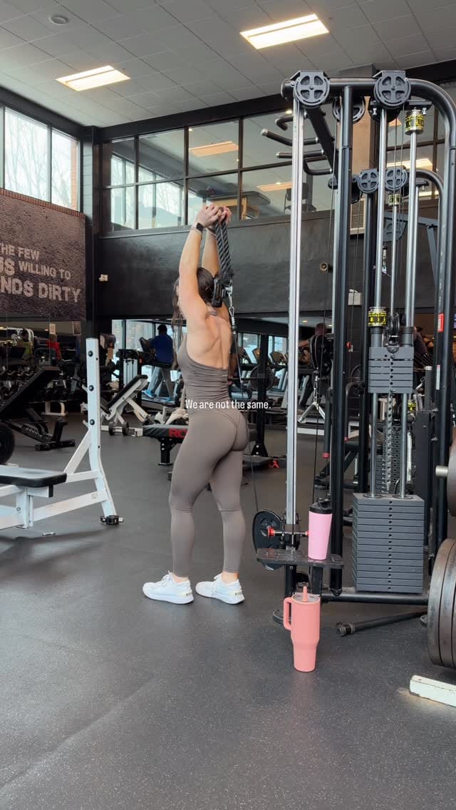 Post 1 by Sydney 💪🏻💅🏻 Online Personal Trainer on Instagram (video)