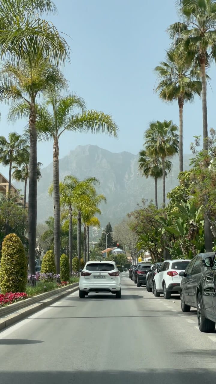 Post 10 by Chloe Geraghty on Instagram (video)