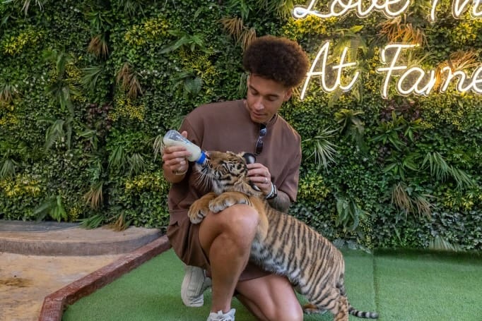 Post 4 by Axel Witsel on Instagram (carousel)
