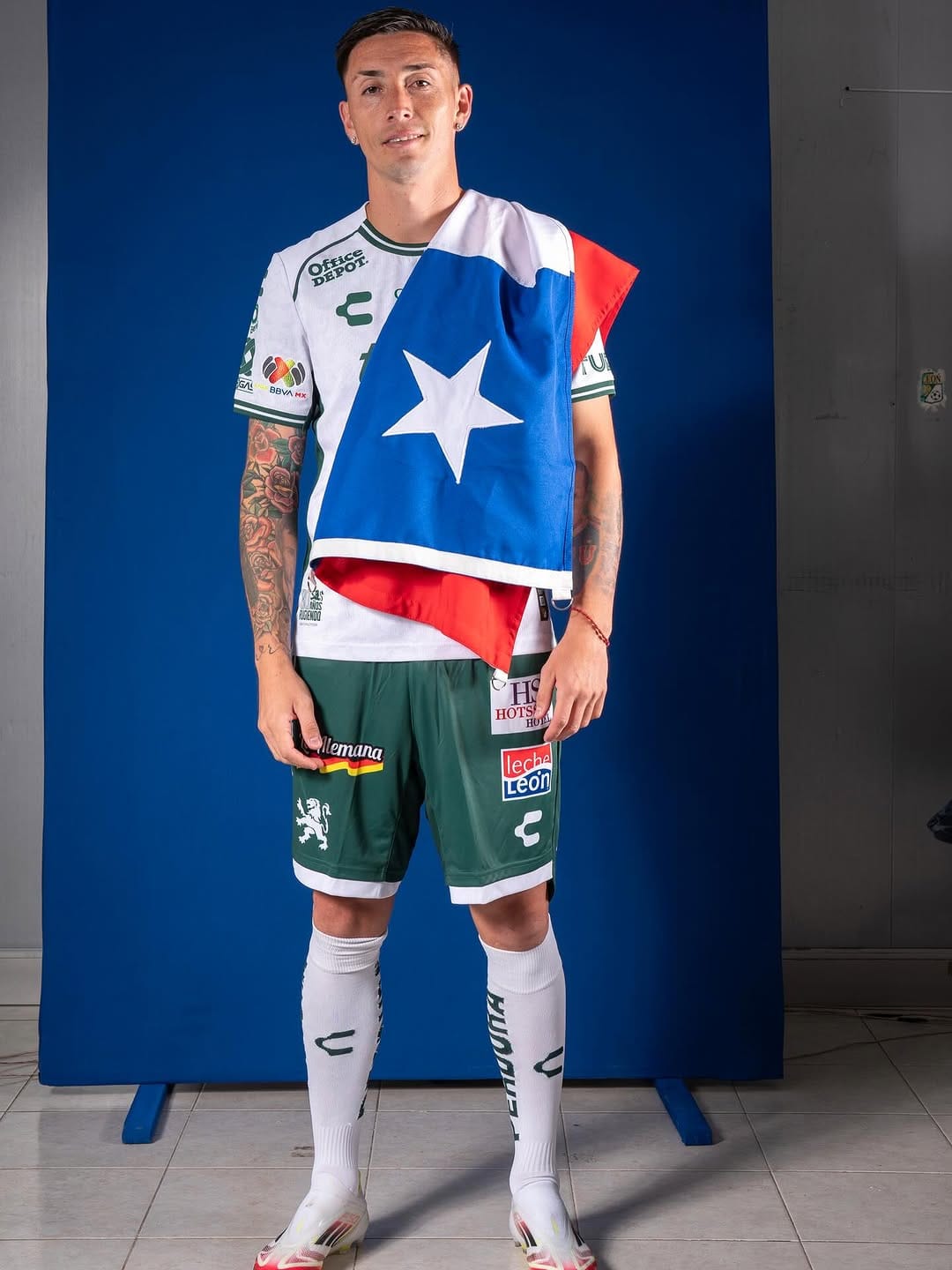 Post 4 by Eche 🇨🇱 ⚔️ on Instagram (carousel)