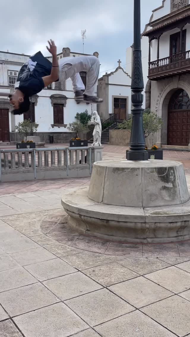 Post 4 by Gabriel on Instagram (video)