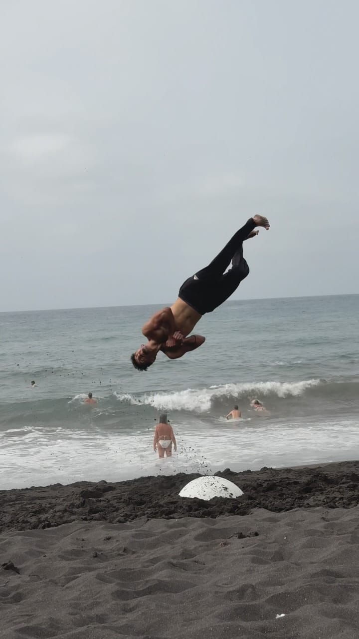 Post 7 by Gabriel on Instagram (video)
