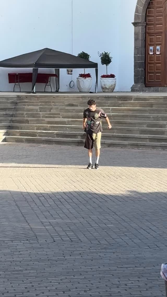 Post 1 by Gabriel on Instagram (video)