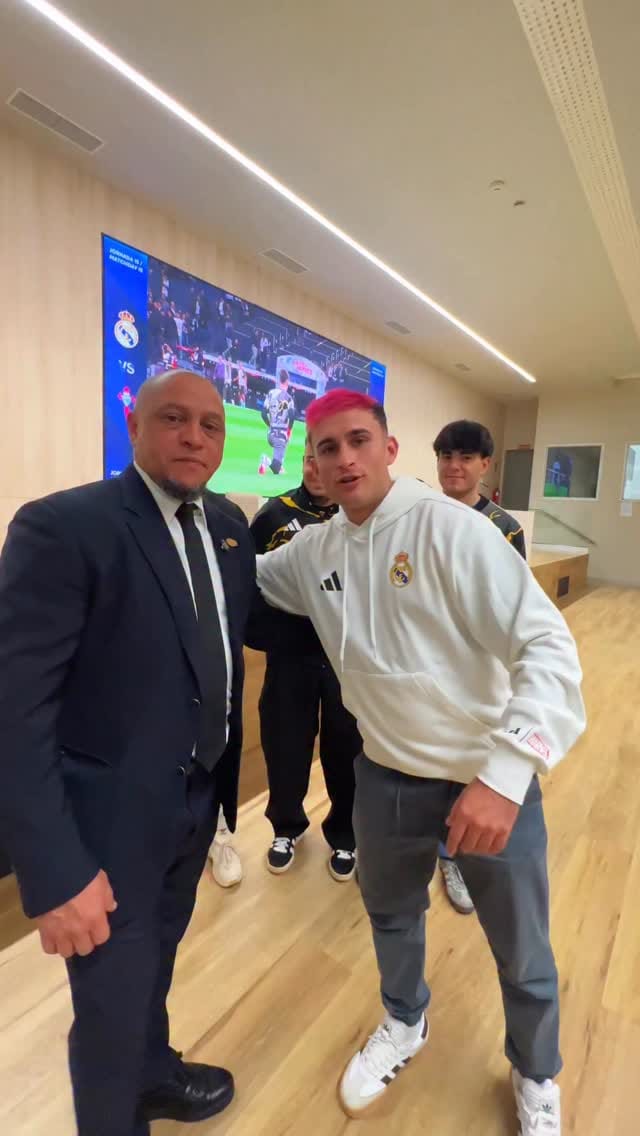 Post 7 by Roberto Carlos on Instagram (video)