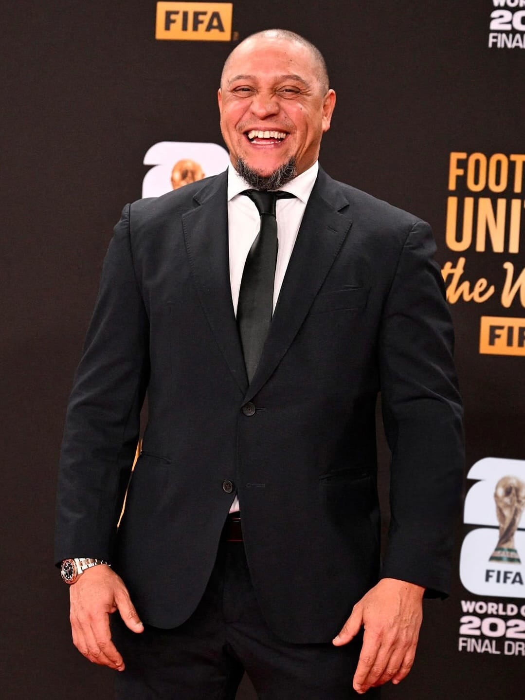 Post 8 by Roberto Carlos on Instagram (carousel)