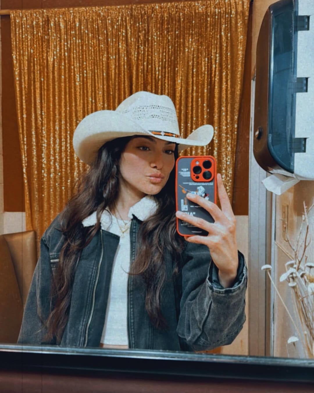 Post 8 by Hazel Ramirez on Instagram (image)