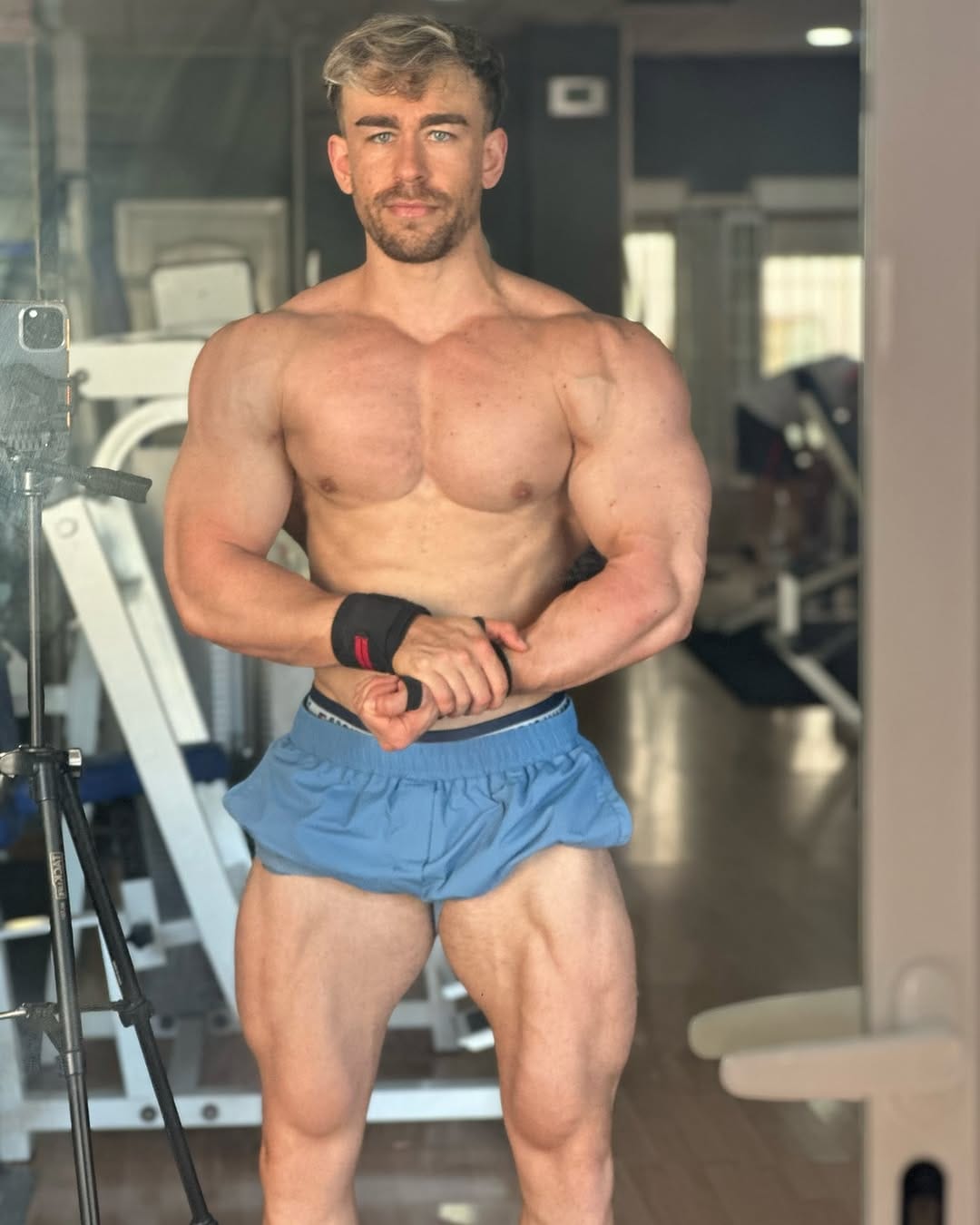 Post 7 by alberto sanchez bey / mens physique athlete on Instagram (carousel)
