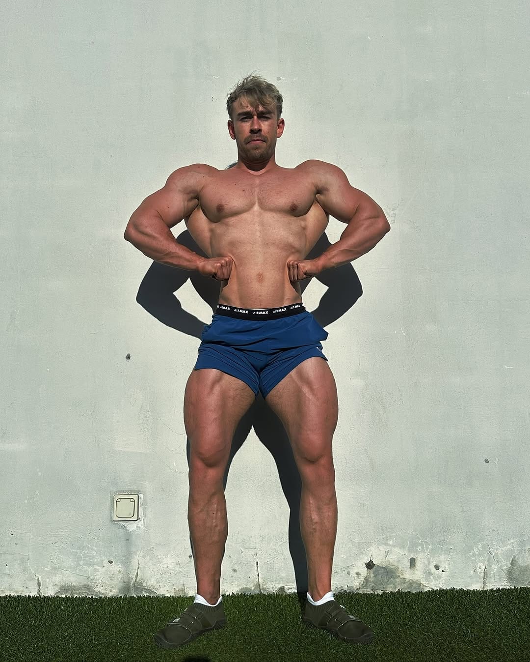 Post 6 by alberto sanchez bey / mens physique athlete on Instagram (carousel)