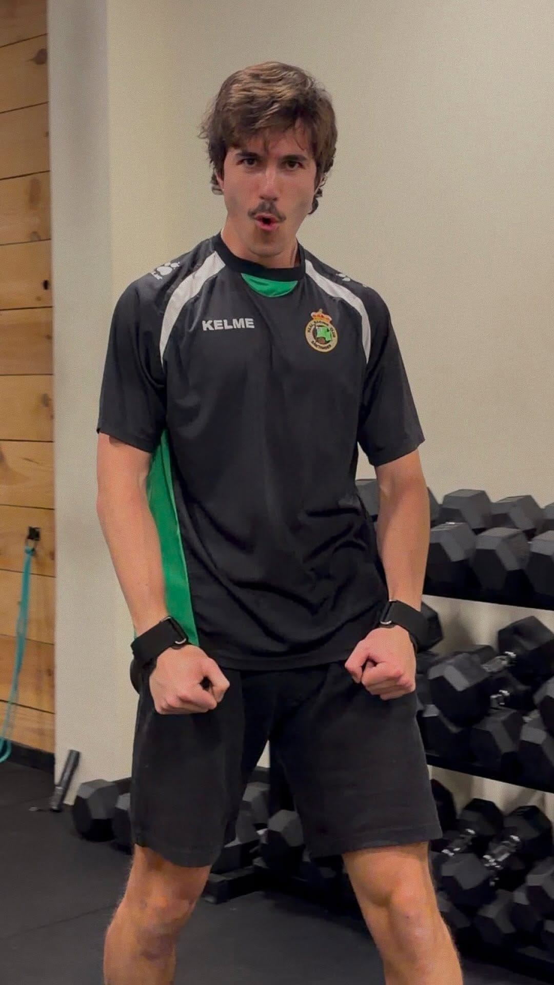 Post 3 by Öscar Pereda Fisio Entrenador Online on Instagram (video)