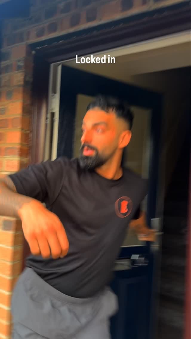 Post 6 by 𝗝𝗢𝗘 𝗟𝗔𝗥𝗞𝗜𝗡 on Instagram (video)