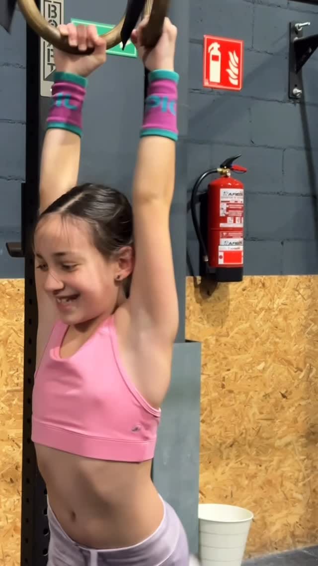 Post 5 by CrossFit DRK Bergondo y Coruña on Instagram (video)