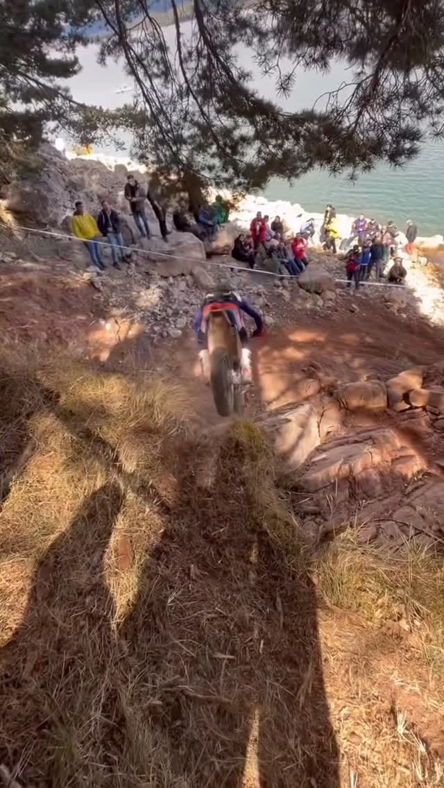 Post 4 by Carlos Rivero on Instagram (video)