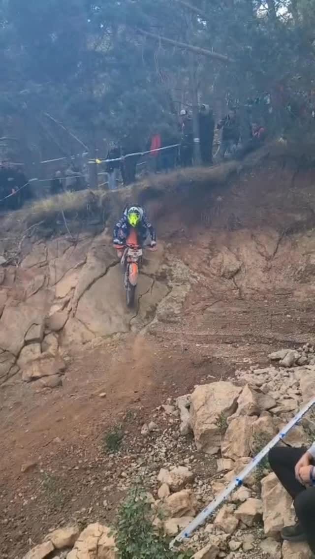 Post 1 by Carlos Rivero on Instagram (video)