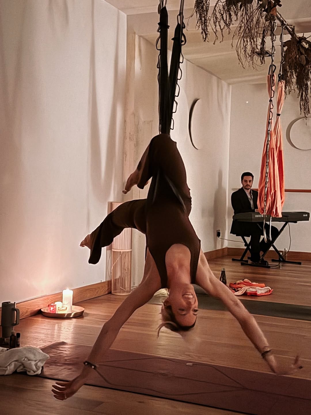 Post 3 by Sandra✨ | Aerial  Vinyasa  Yoga 🌙 on Instagram (carousel)