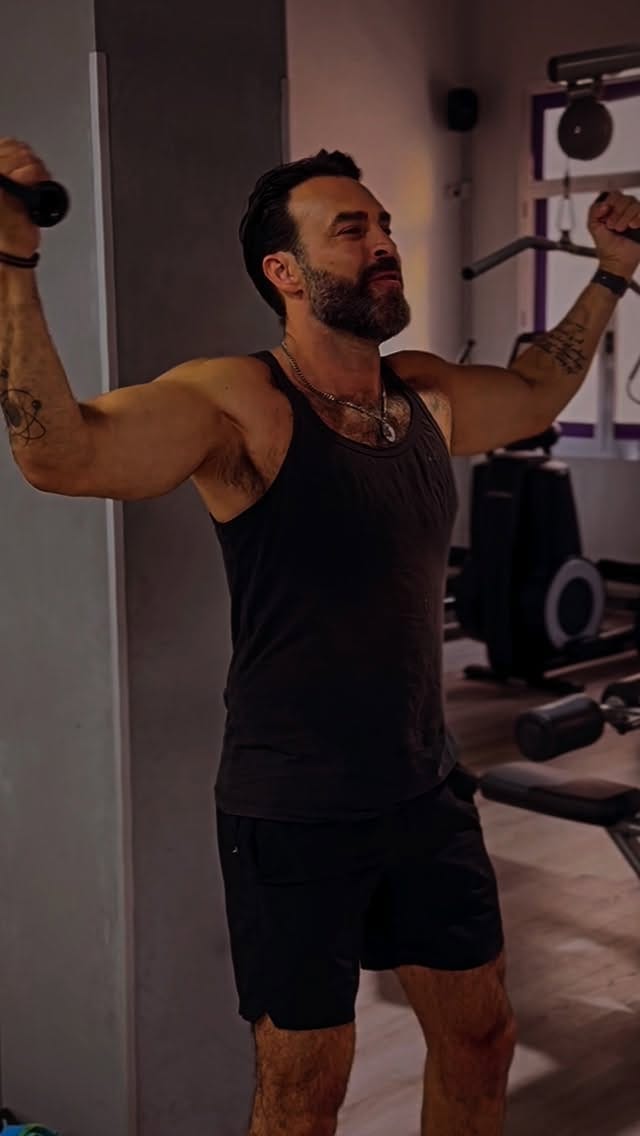 Post 6 by Francisco Leon on Instagram (video)