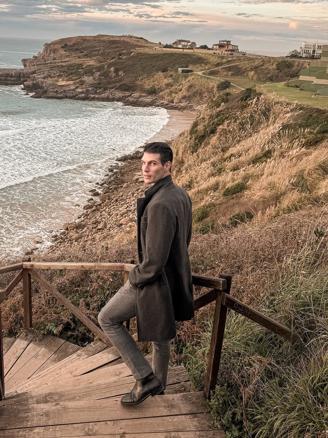 Post 10 by Víctor L. on Instagram (carousel)