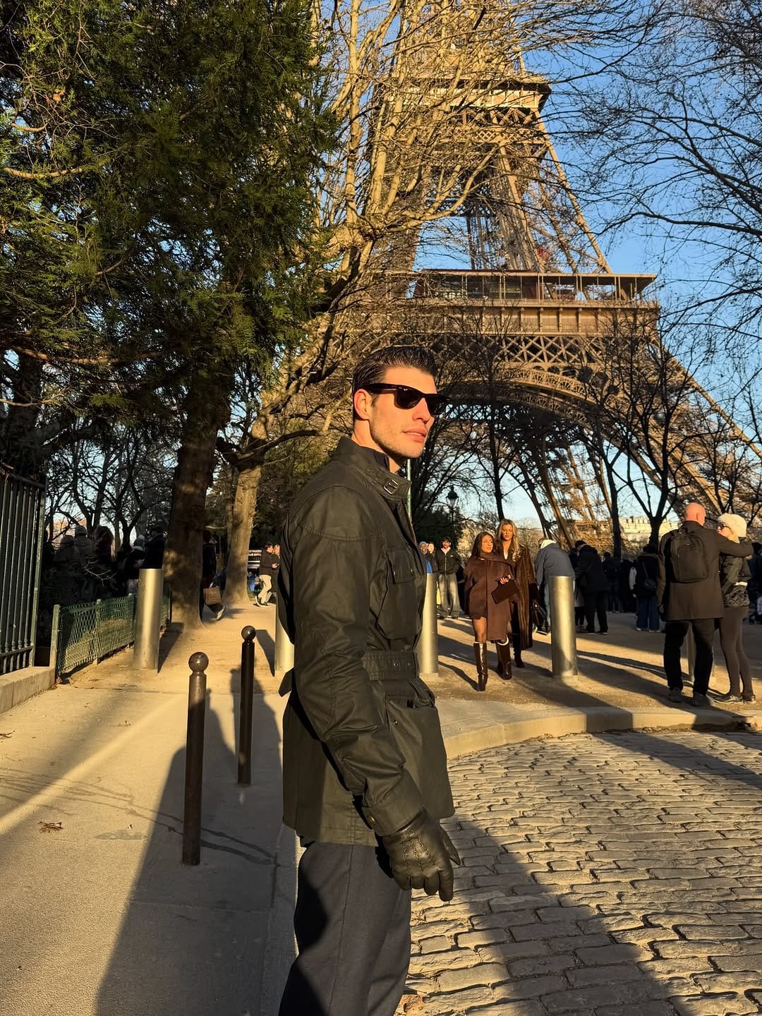 Post 2 by Víctor L. on Instagram (carousel)