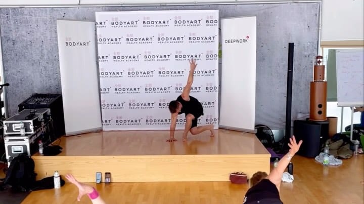 Post 8 by Israel Mallebré on Instagram (video)