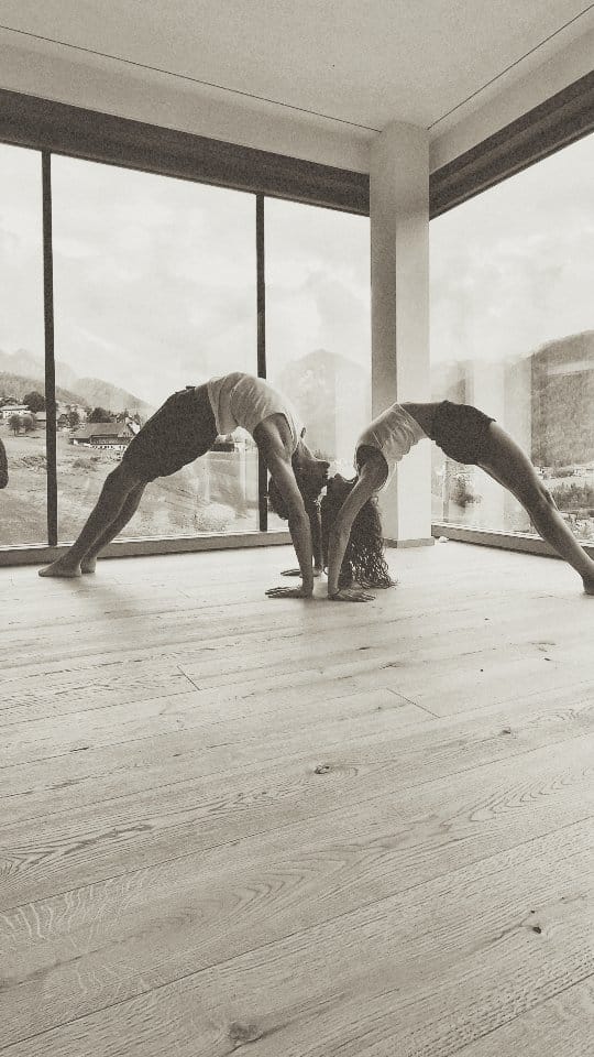 Post 6 by L a x m i & A l b y on Instagram (video)
