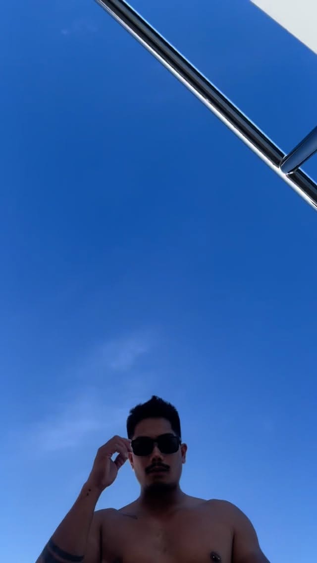 Post 6 by R O N 🔱 T O R R E S on Instagram (video)