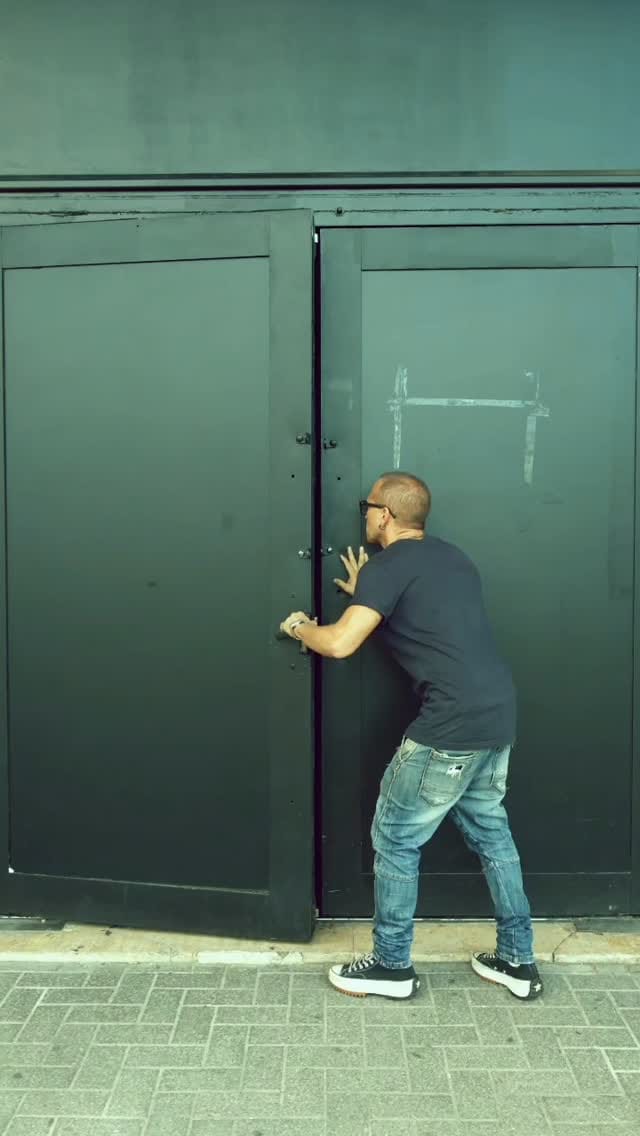 Post 6 by Ricky Tag on Instagram (video)