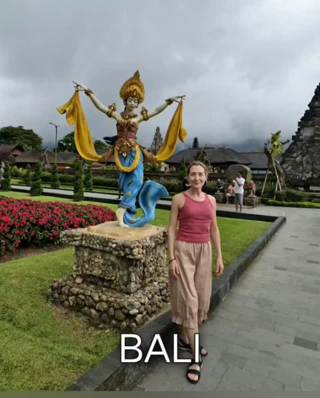 Post 9 by Escuela Española de Yoga Prana on Instagram (video)