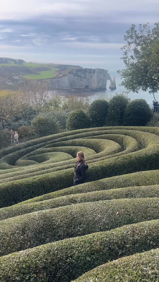 Post 1 by Alexandra Cardona on Instagram (video)