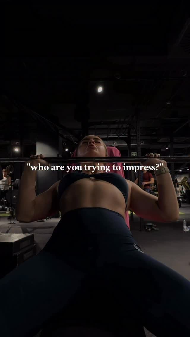 Post 1 by 𝐍𝐔𝐑𝐈𝐀 on Instagram (video)