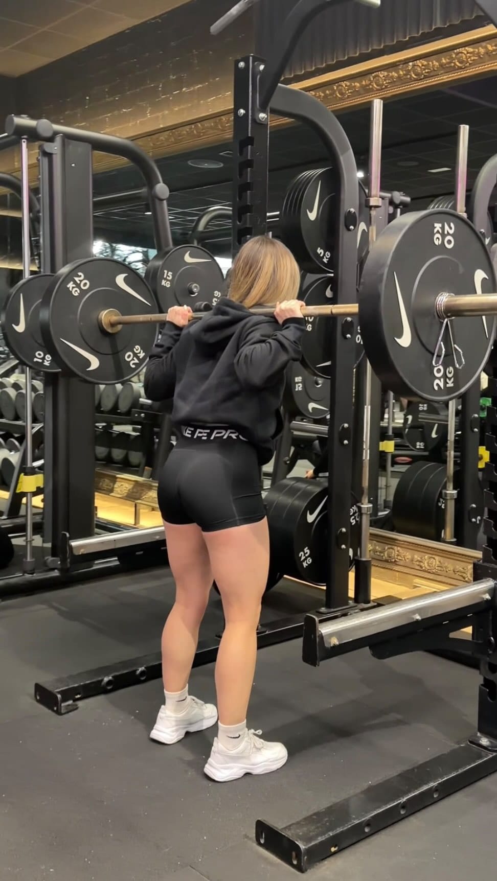 Post 2 by 𝐍𝐔𝐑𝐈𝐀 on Instagram (video)