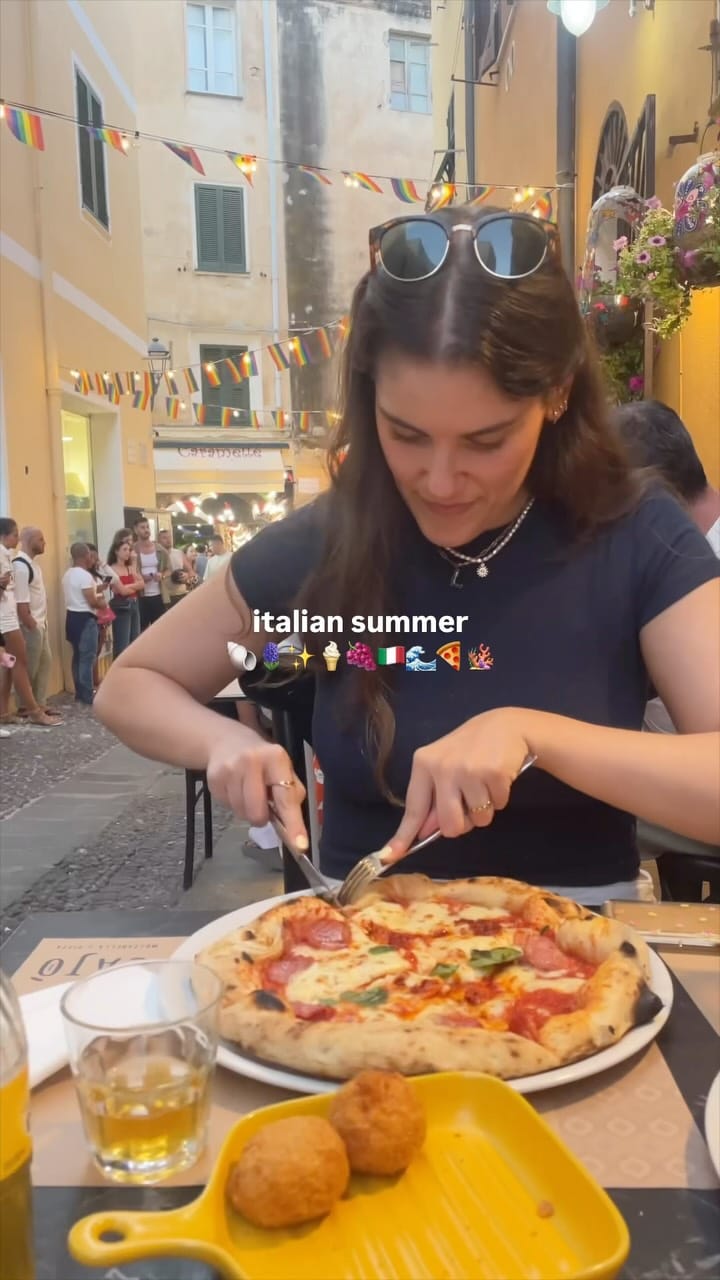 Post 8 by Laura Mareno☾ on Instagram (video)
