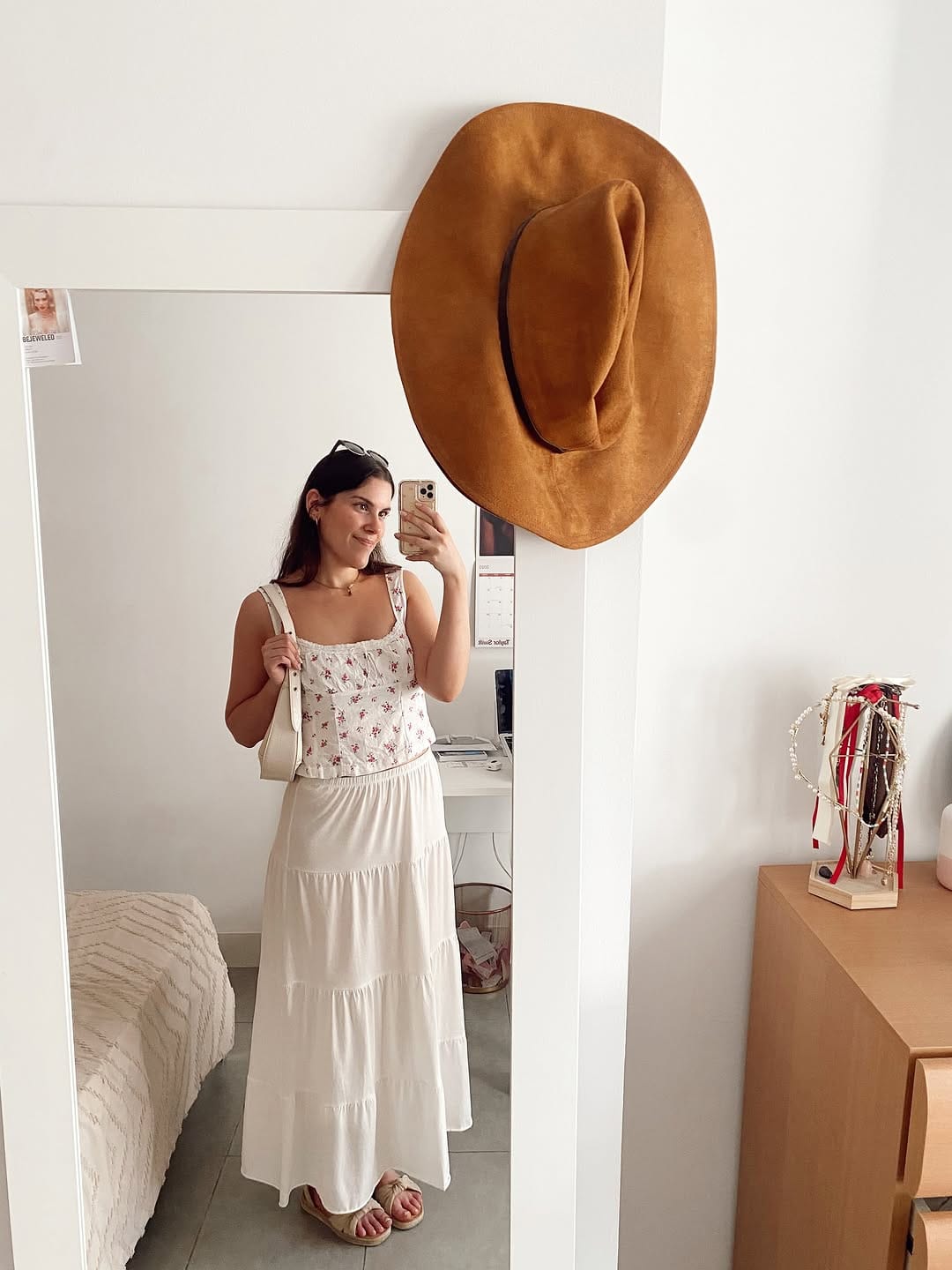 Post 6 by Laura Mareno☾ on Instagram (carousel)