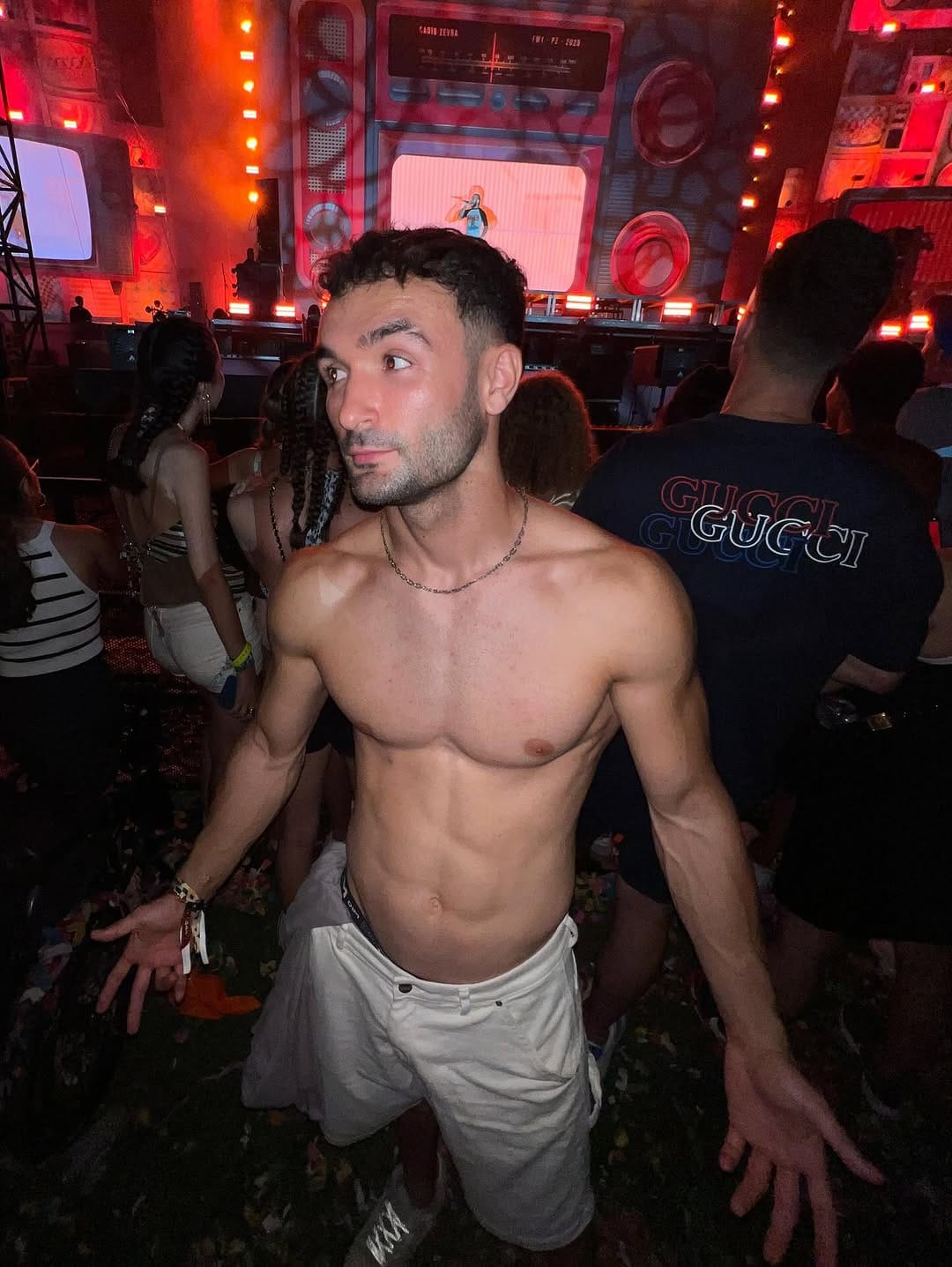 Post 8 by M E R I D A 🦈 on Instagram (carousel)