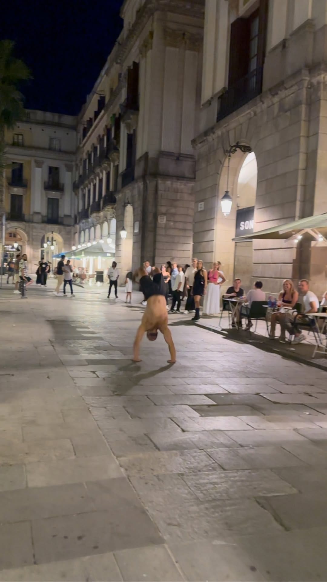 Post 5 by Simõ SQ on Instagram (video)