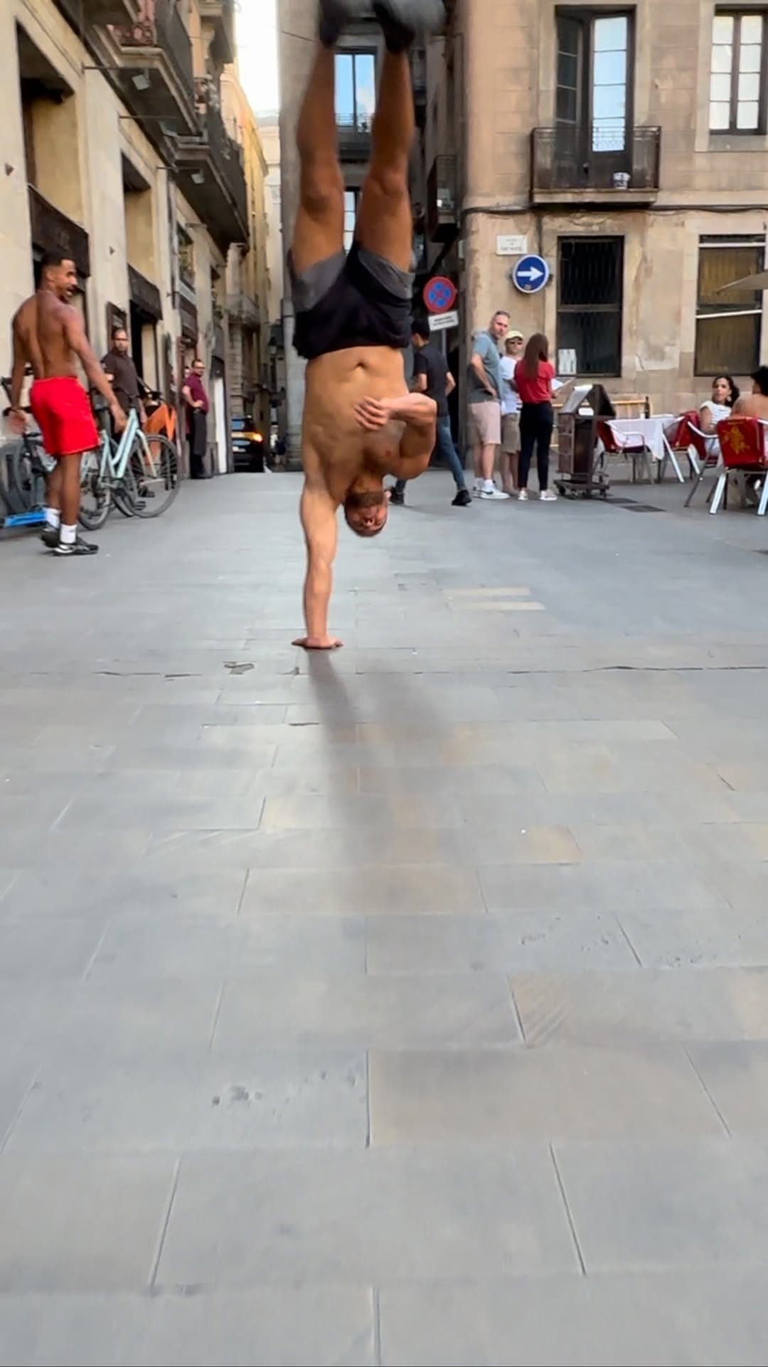 Post 6 by Simõ SQ on Instagram (video)