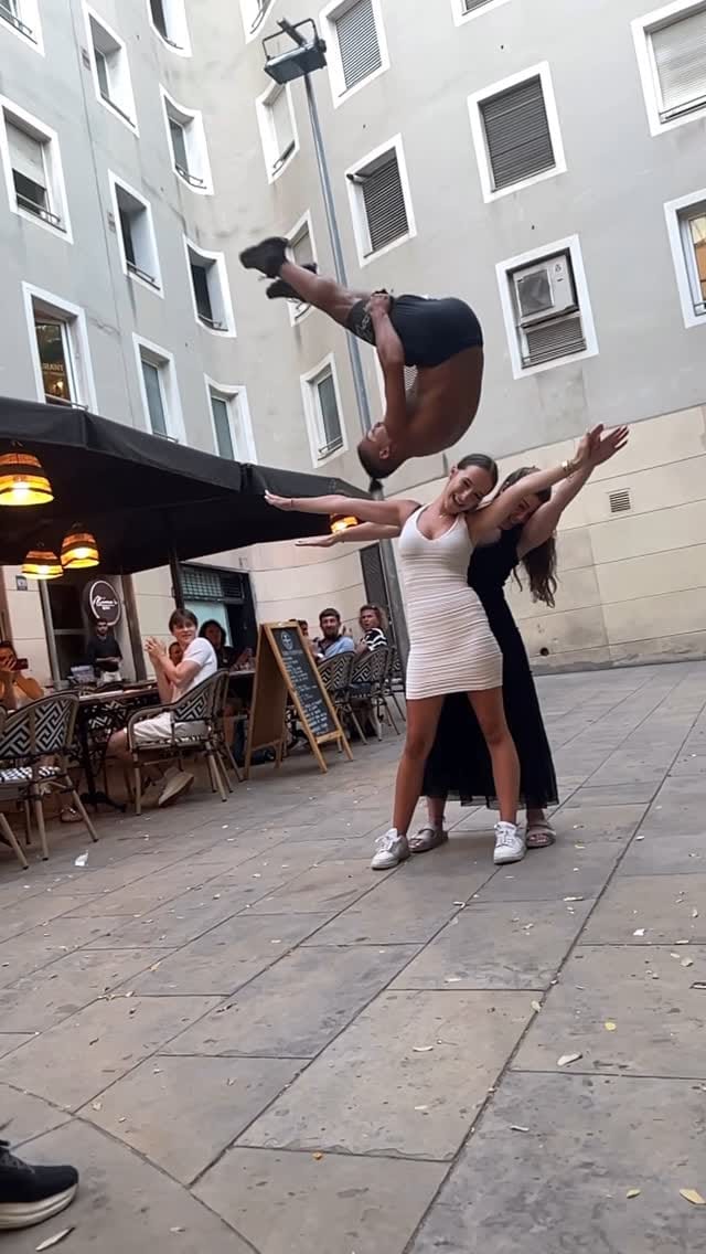 Post 7 by Simõ SQ on Instagram (video)