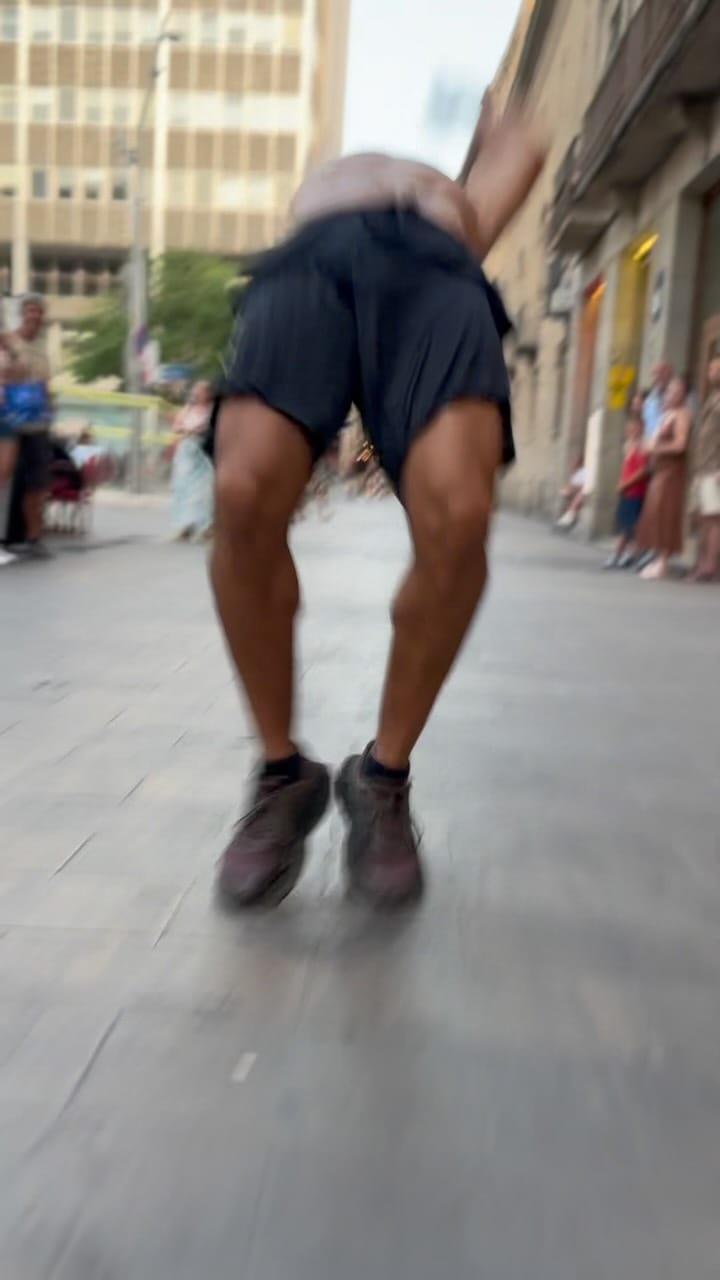 Post 8 by Simõ SQ on Instagram (video)