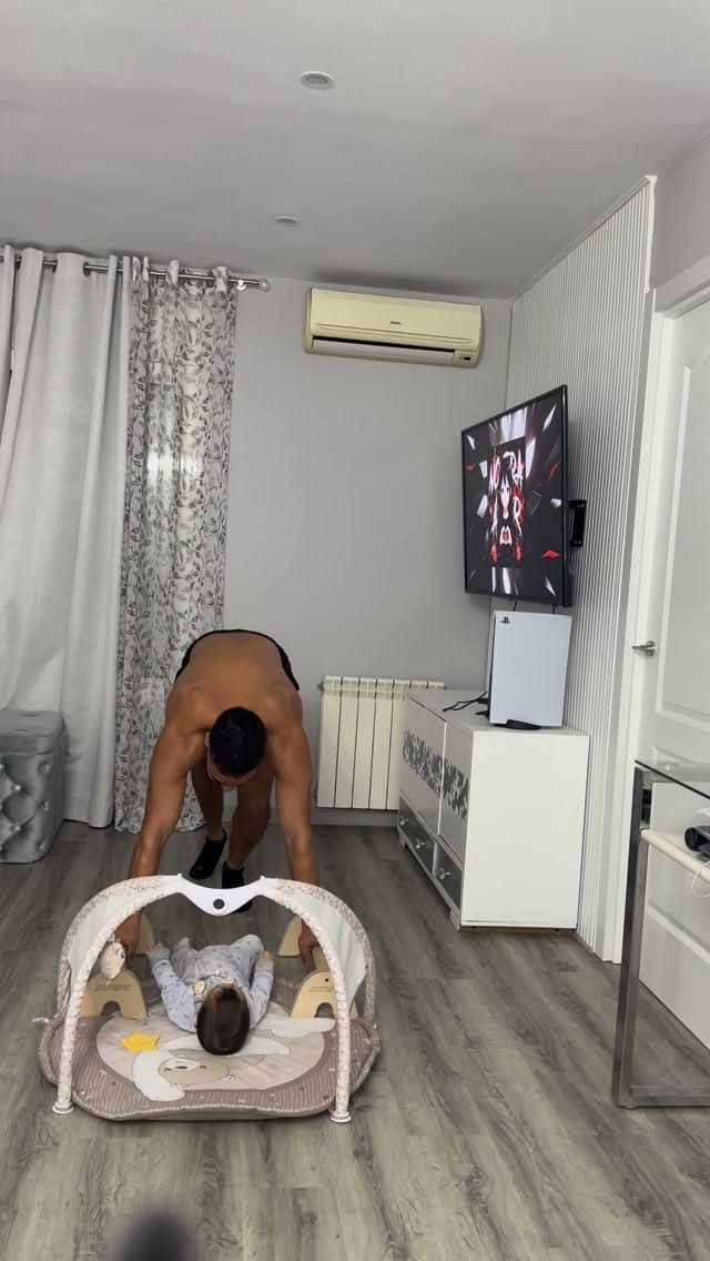 Post 2 by Simõ SQ on Instagram (video)