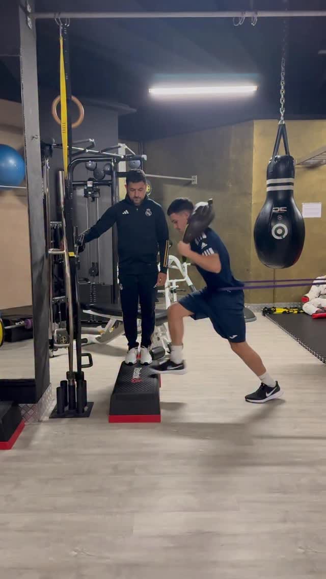 Post 6 by Mourad | Entrenador Personal on Instagram (video)