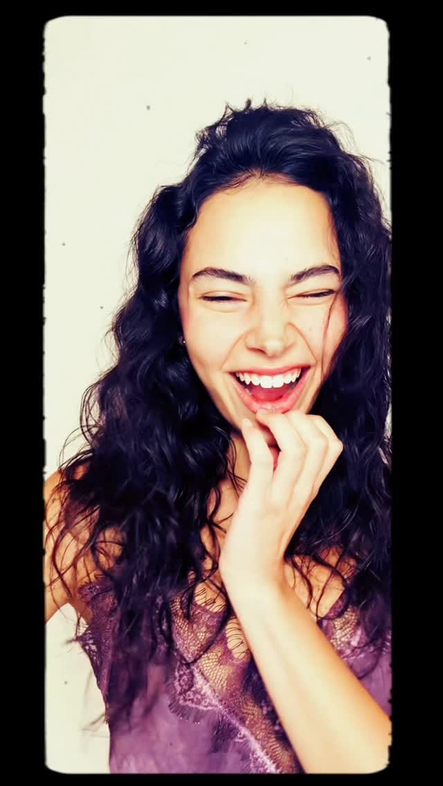 Post 6 by Amanda Isabella on Instagram (video)